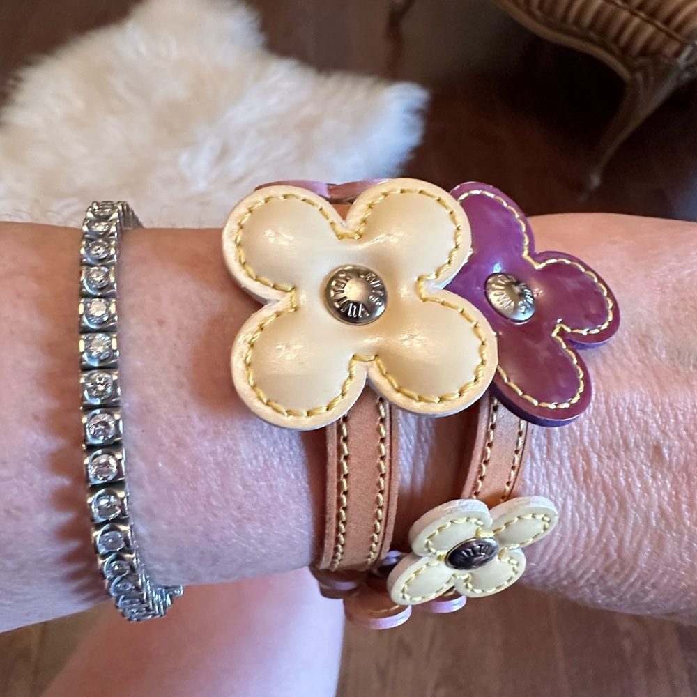 Louis Vuitton leather floral double wrap braclet-choker